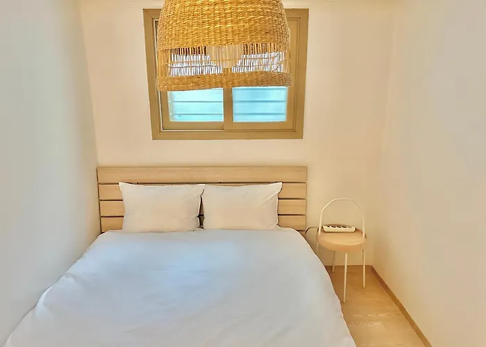 Cream Chacha 5min Flat Walk To Hongdae Station 2br 3beds Ferienhaus *