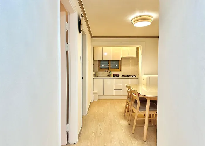 Ferienhaus Cream Chacha 5min Flat Walk To Hongdae Station 2br 3beds