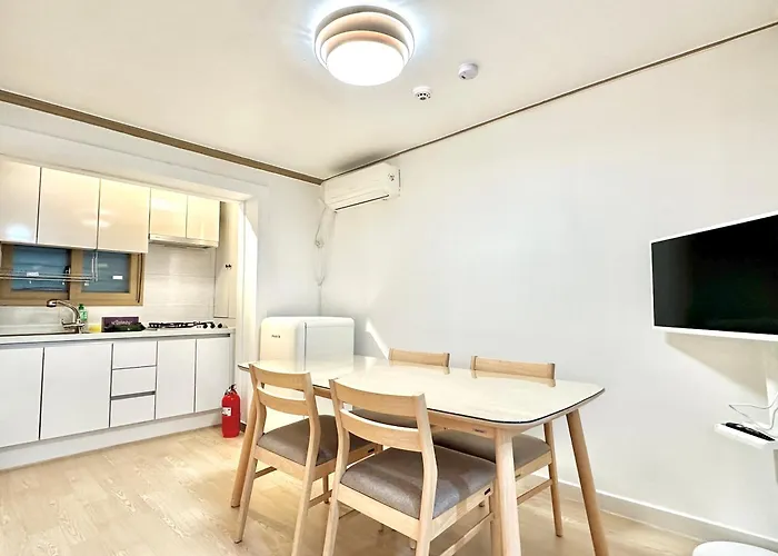 Cream Chacha 5min Flat Walk To Hongdae Station 2br 3beds Ferienhaus