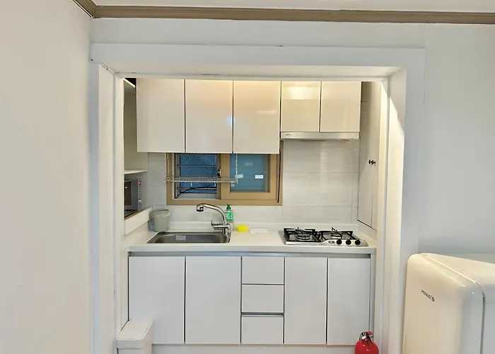Cream Chacha 5min Flat Walk To Hongdae Station 2br 3beds * Seoul