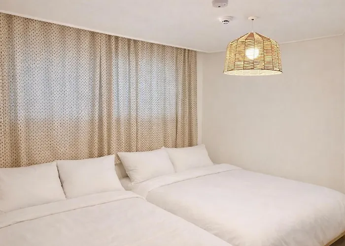 Cream Chacha 5min Flat Walk To Hongdae Station 2br 3beds Seoul
