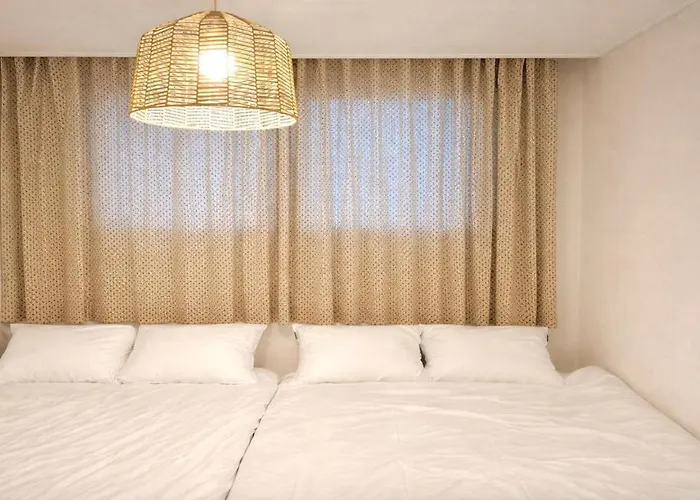 Cream Chacha 5min Flat Walk To Hongdae Station 2br 3beds Ferienhaus Seoul